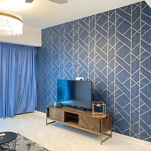 Deluxe Queen Suite